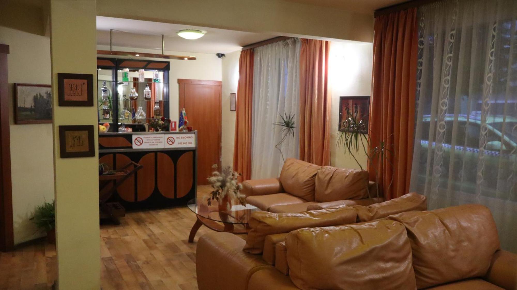 Hotel Palitra Varna Buitenkant foto