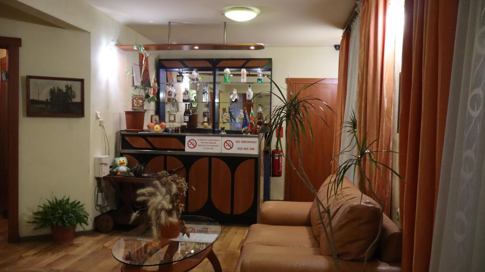 Hotel Palitra Varna Buitenkant foto
