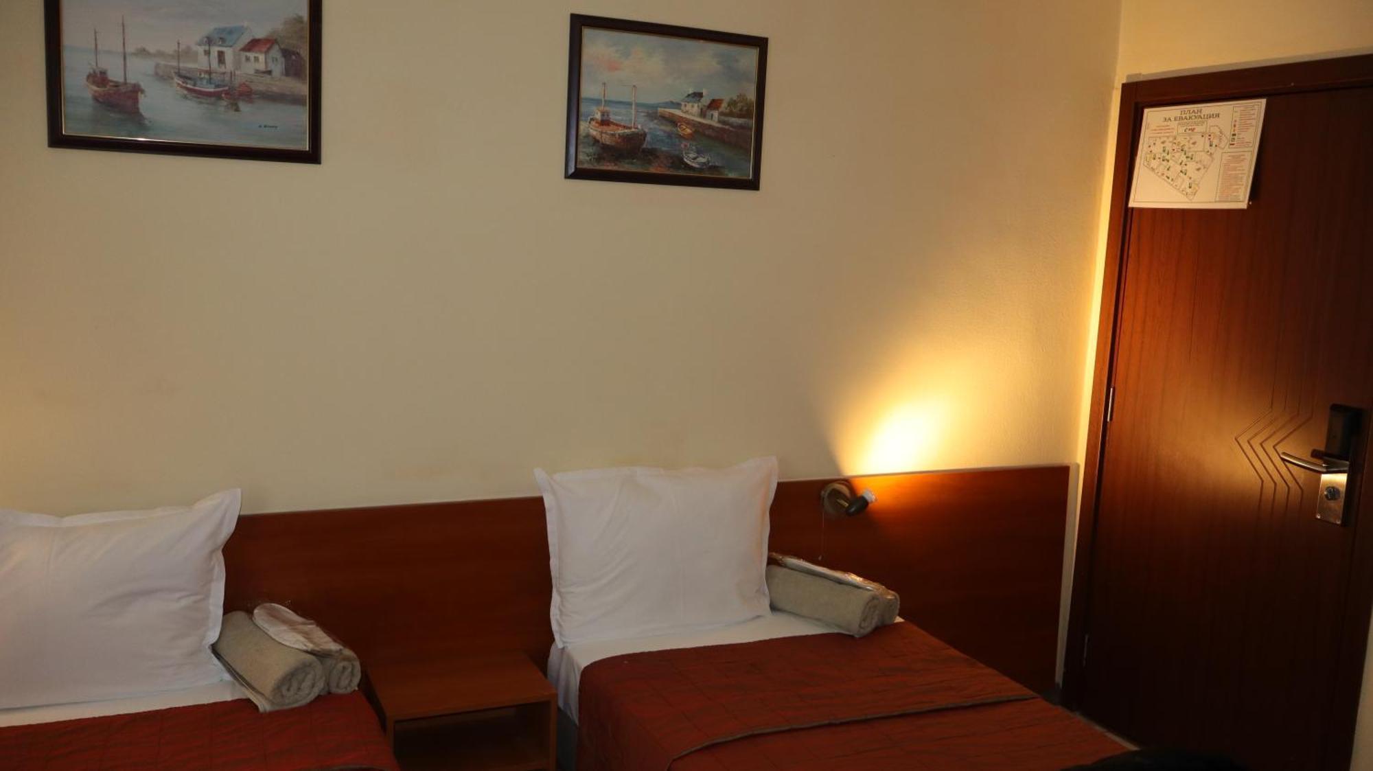Hotel Palitra Varna Buitenkant foto