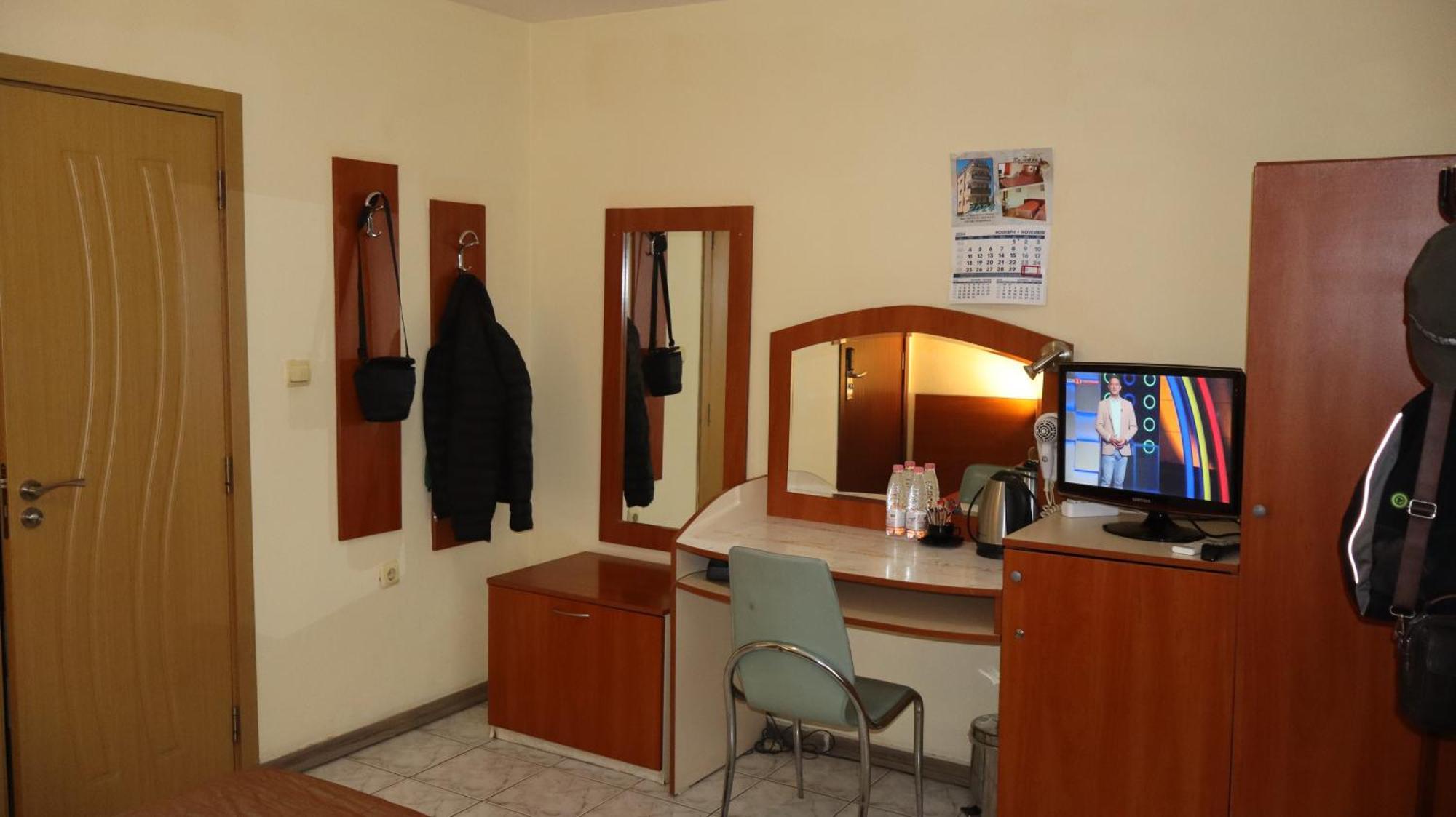 Hotel Palitra Varna Buitenkant foto
