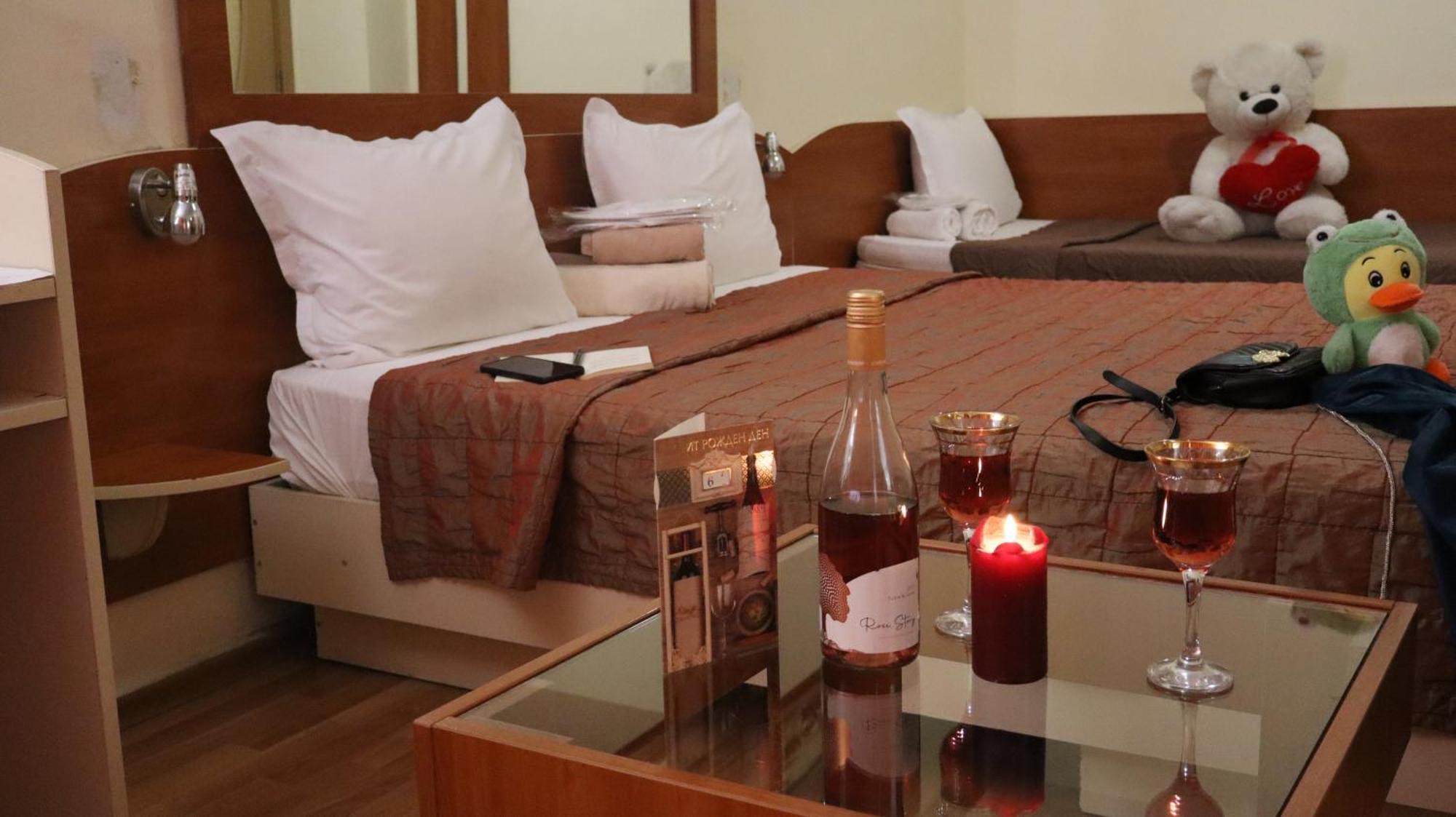 Hotel Palitra Varna Buitenkant foto