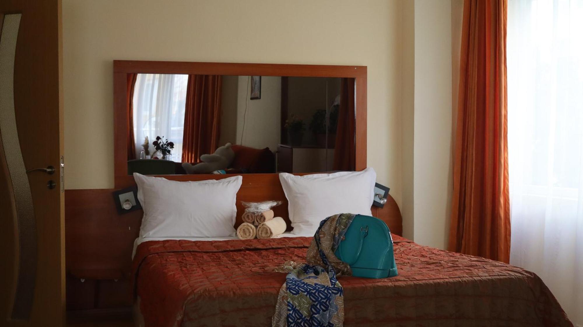 Hotel Palitra Varna Buitenkant foto
