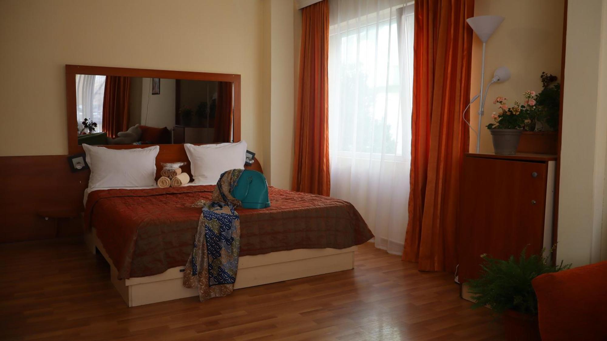 Hotel Palitra Varna Buitenkant foto