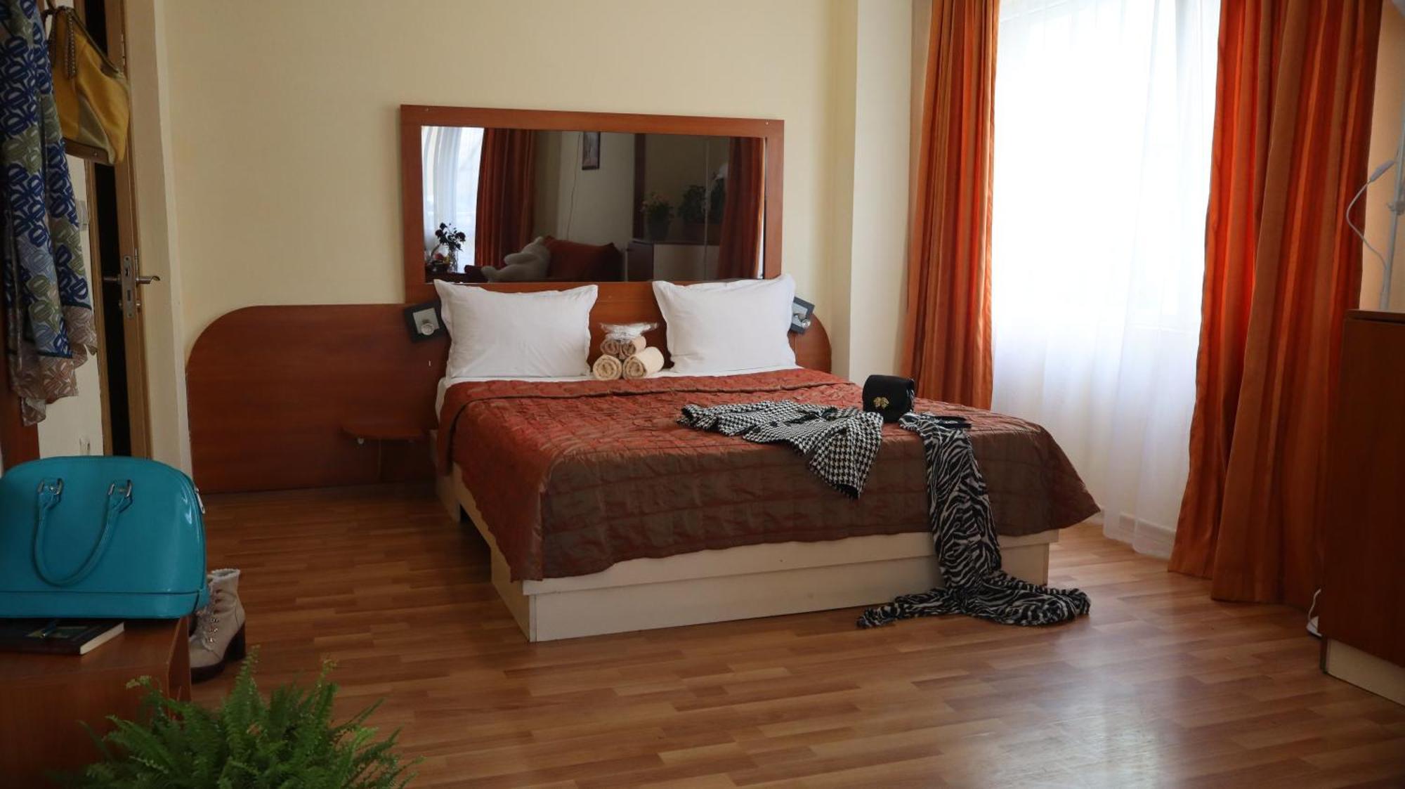 Hotel Palitra Varna Buitenkant foto