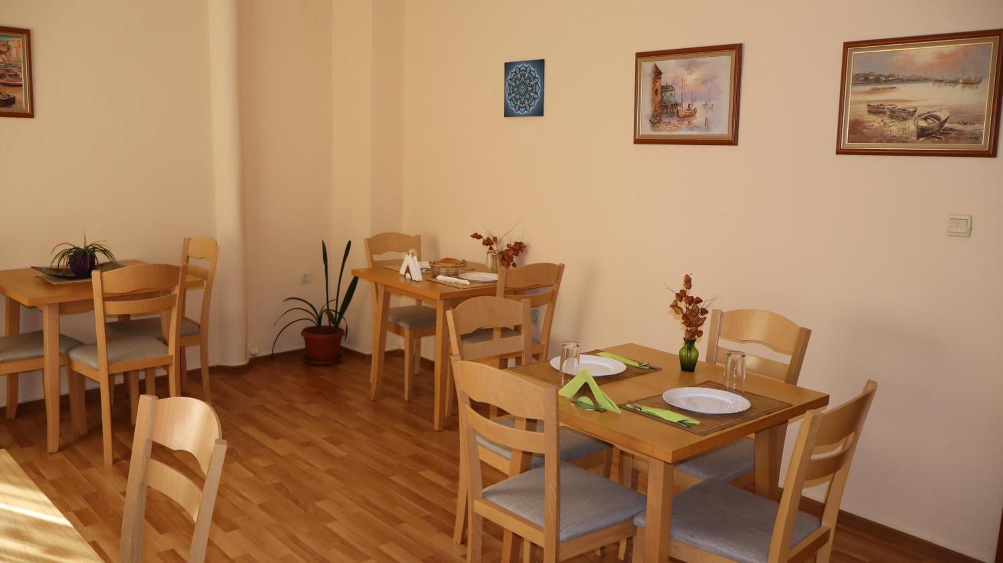 Hotel Palitra Varna Buitenkant foto