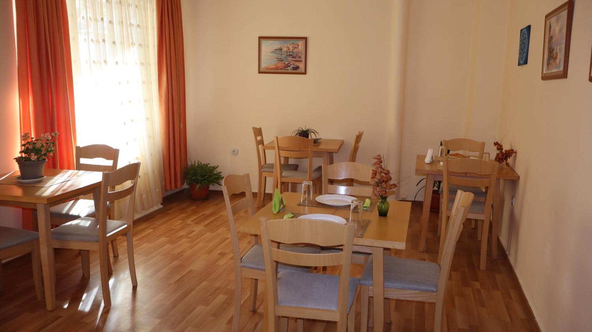Hotel Palitra Varna Buitenkant foto